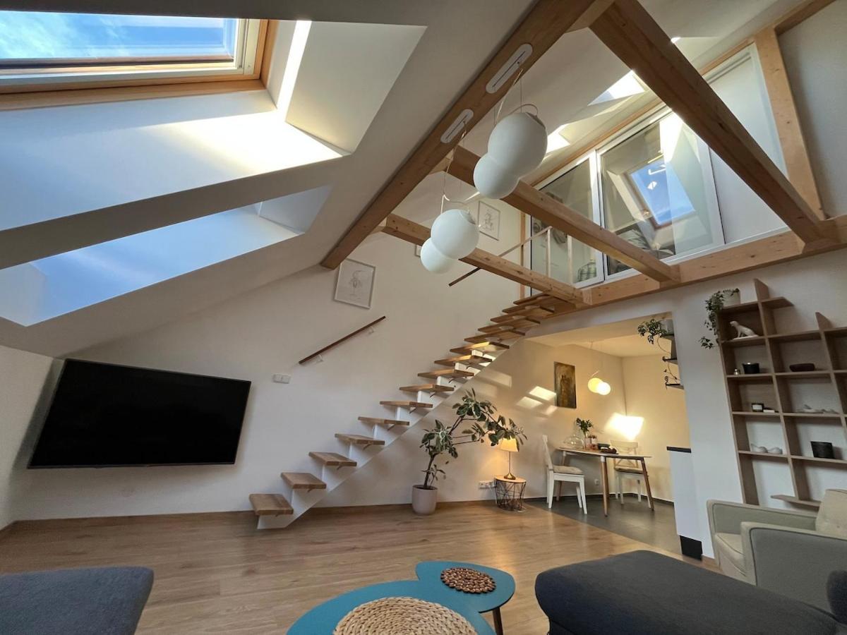 Chic & Design Maisonette For Your City Getaway Praha